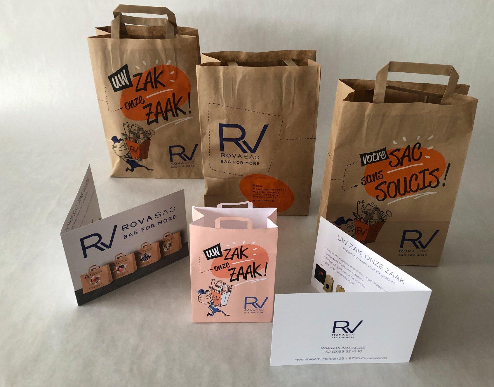 papieren zakken en kaartje